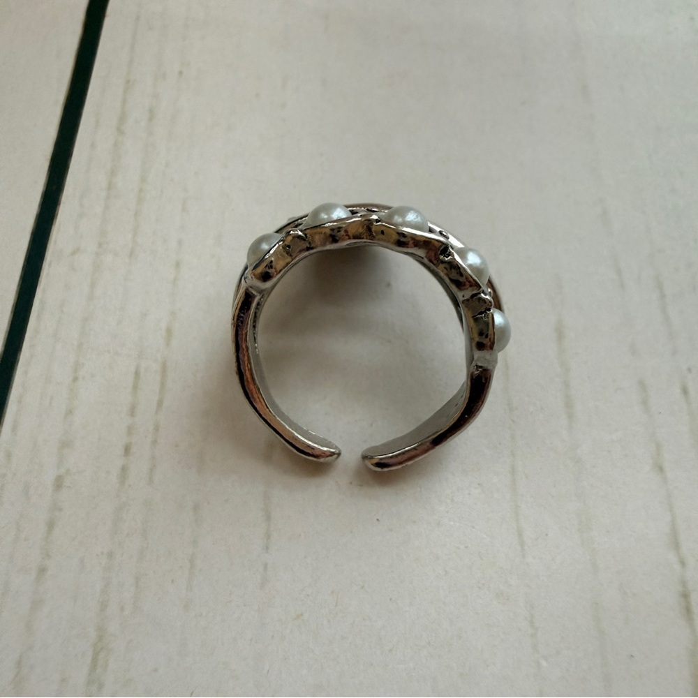 Silver Ring with Green Gemstone - Picture 4 of 5
